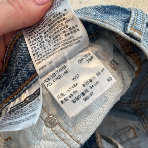 Levi’s mid rise denim shorts - Picture 3 of 4